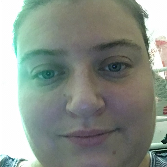 Meet your Posher, Courtney - Picture 1 of 1